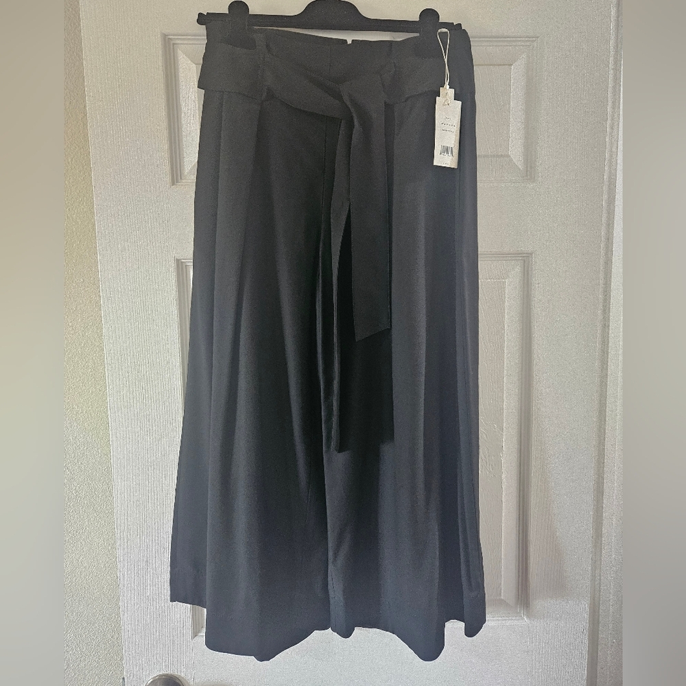 New black Vince cullotes